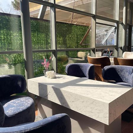 Aykun Hotel Alma-Ata Buitenkant foto
