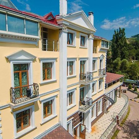 Aykun Hotel Alma-Ata Buitenkant foto