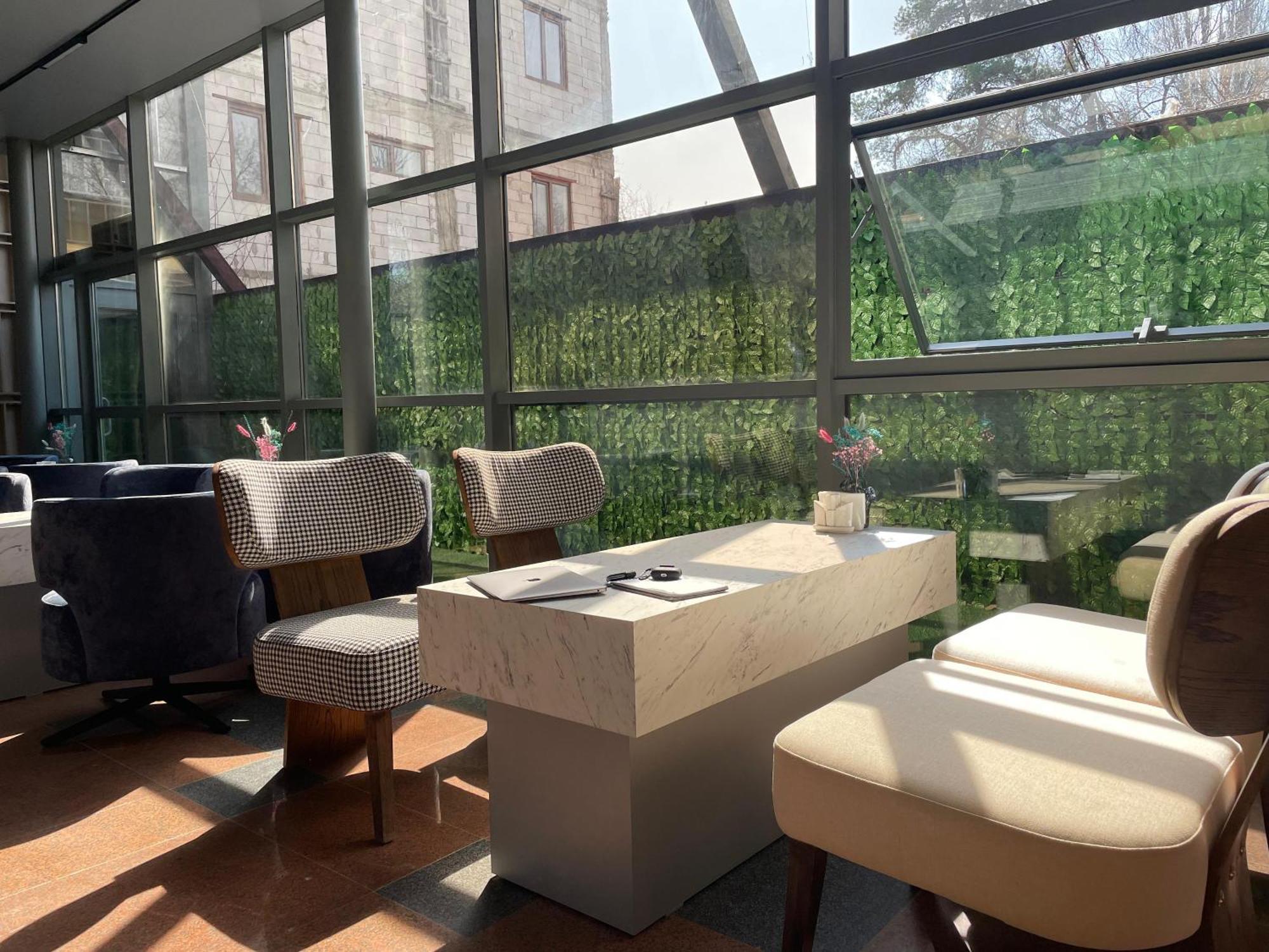Aykun Hotel Alma-Ata Buitenkant foto