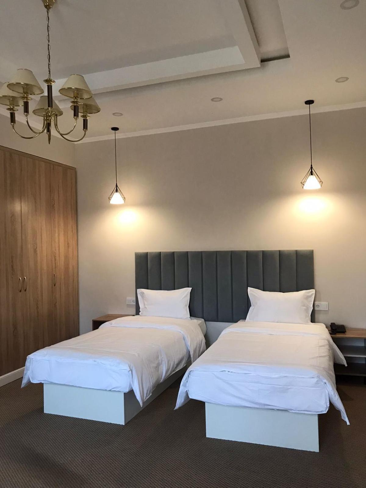 Aykun Hotel Alma-Ata Buitenkant foto