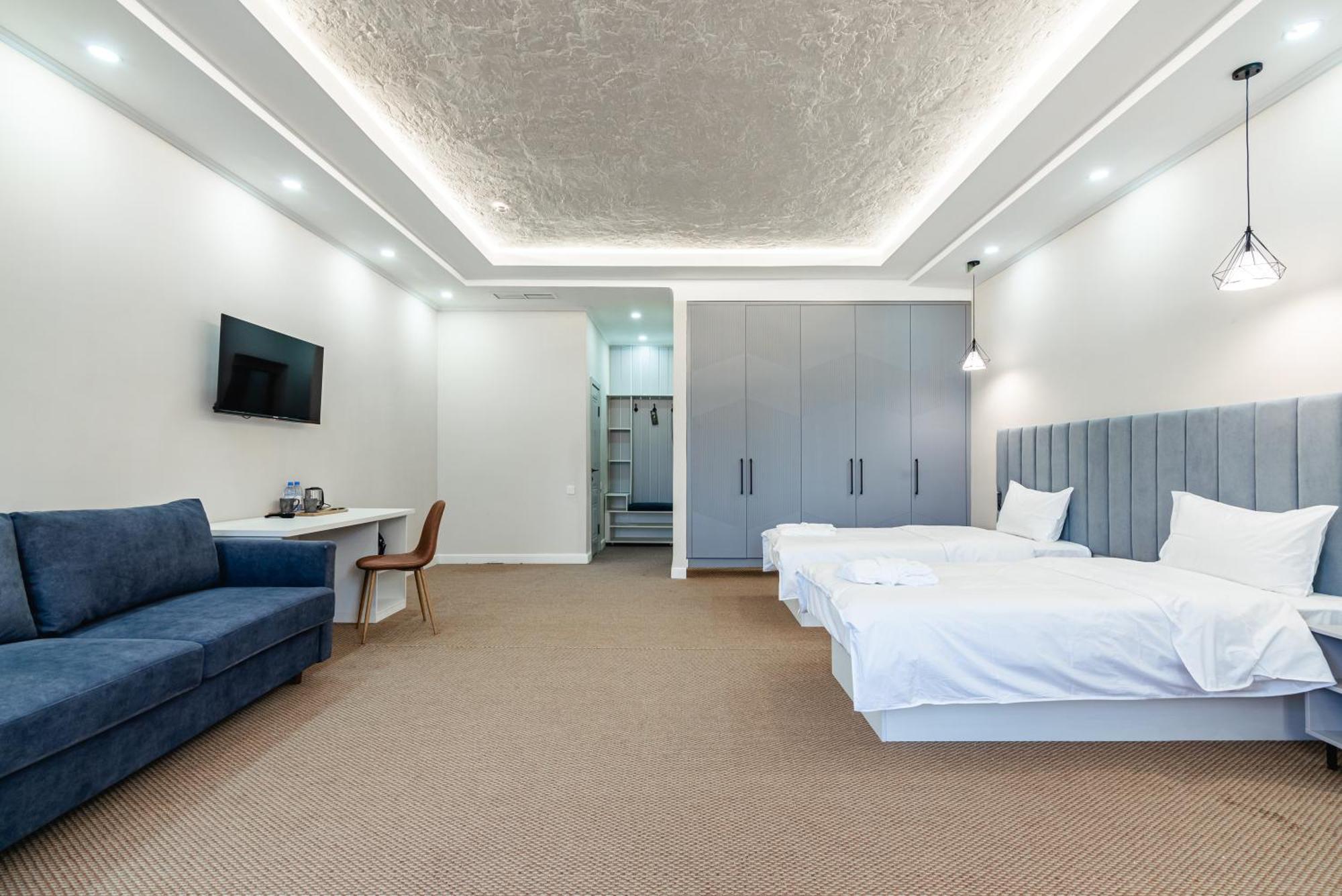Aykun Hotel Alma-Ata Buitenkant foto