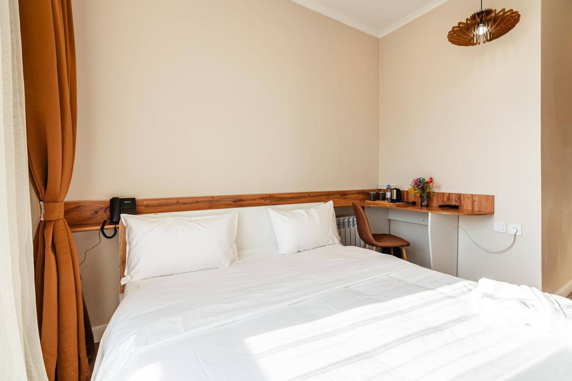 Aykun Hotel Alma-Ata Buitenkant foto