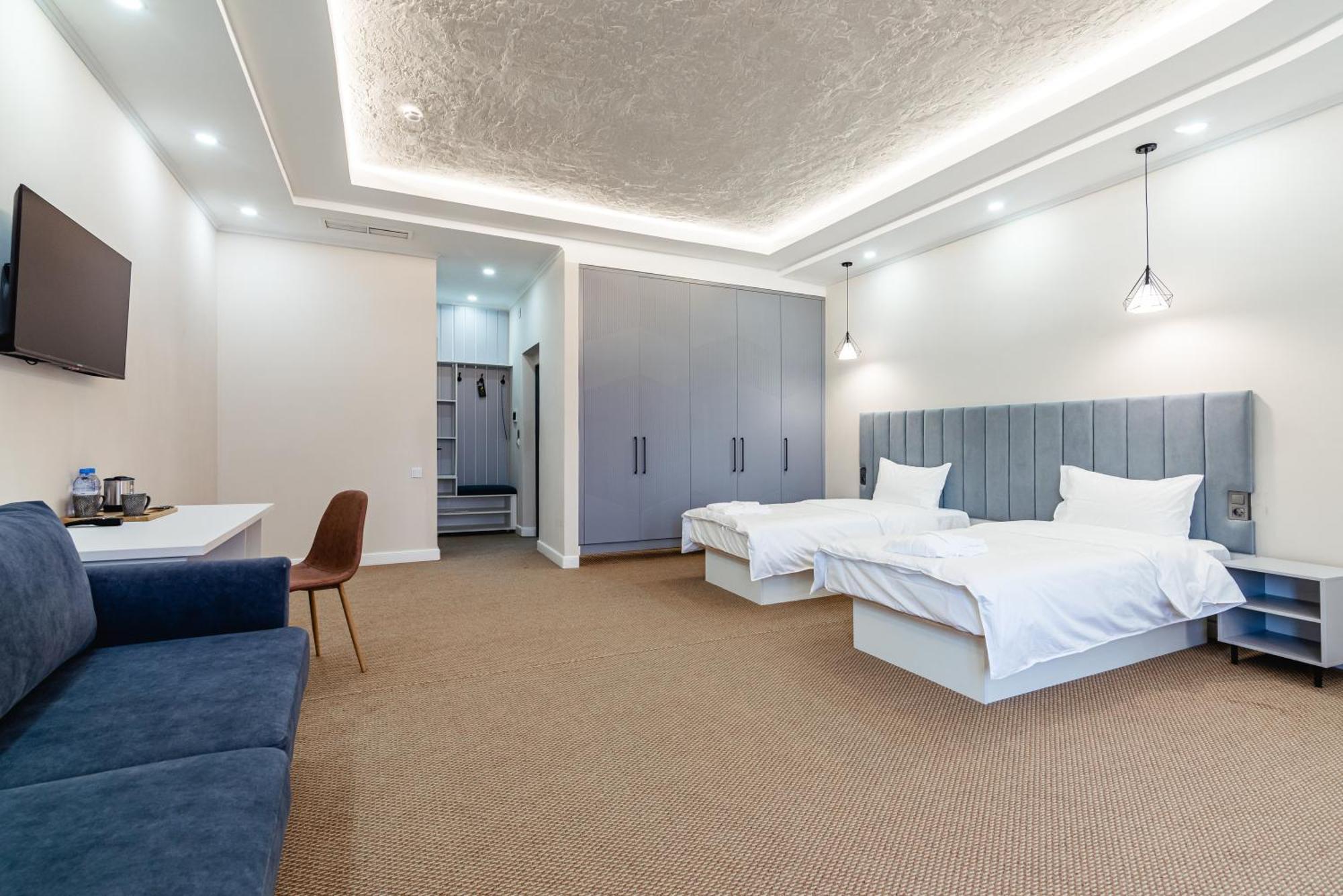 Aykun Hotel Alma-Ata Buitenkant foto
