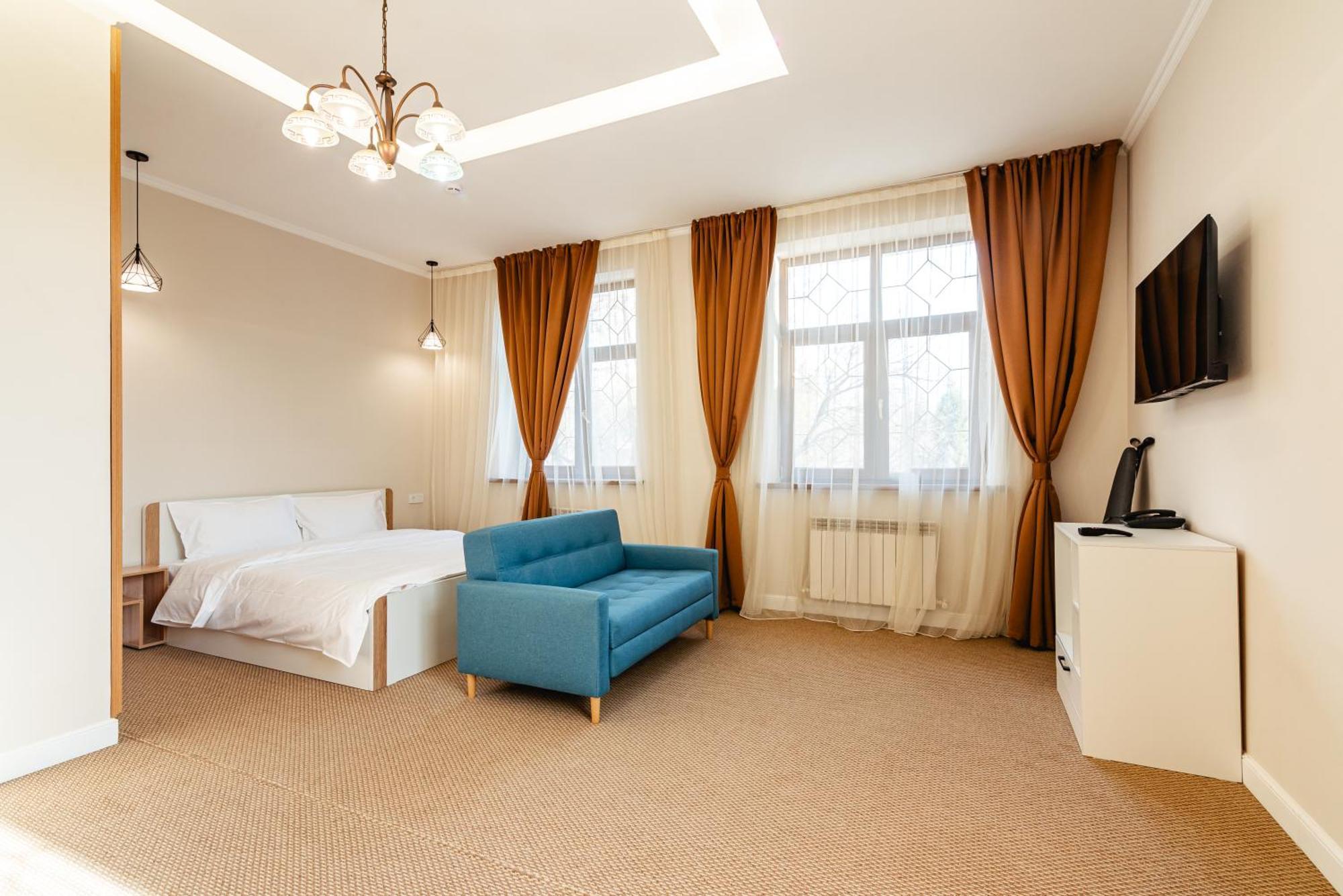 Aykun Hotel Alma-Ata Buitenkant foto
