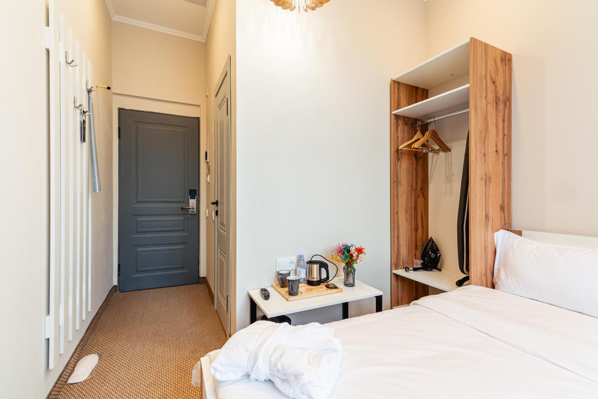Aykun Hotel Alma-Ata Buitenkant foto