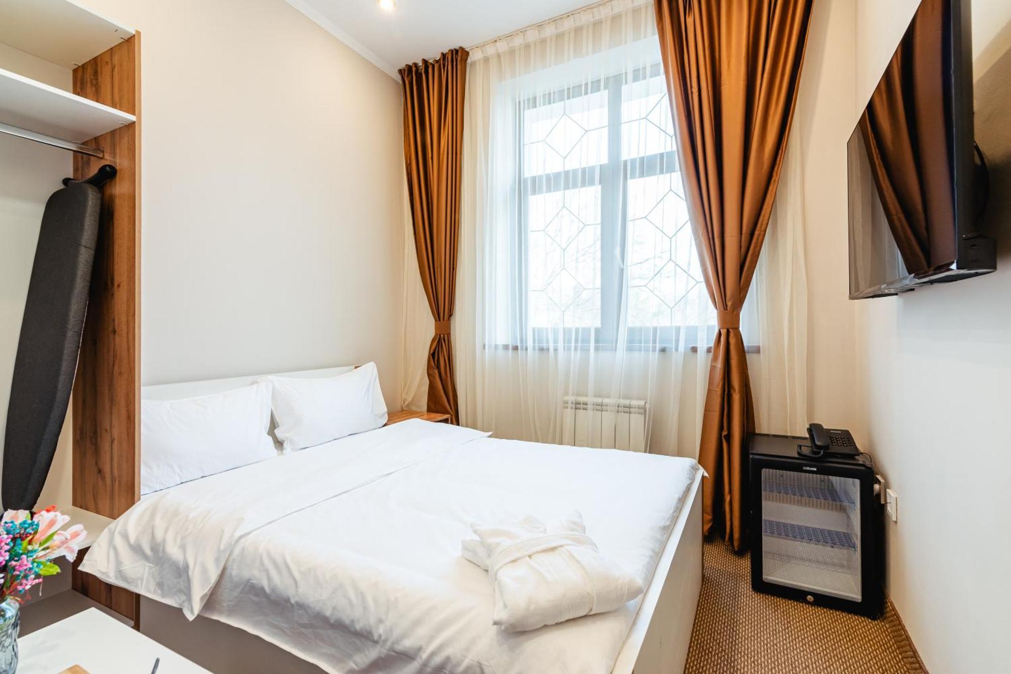 Aykun Hotel Alma-Ata Buitenkant foto
